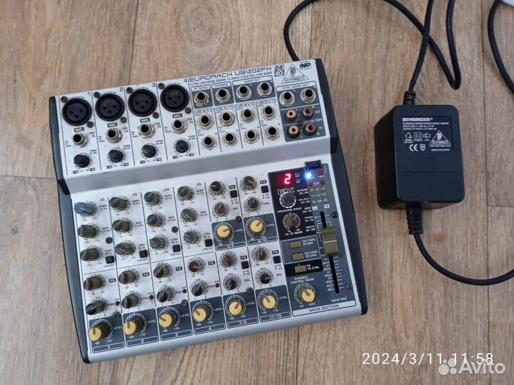 Behringer Eurorack 1202FX микшерный пульт