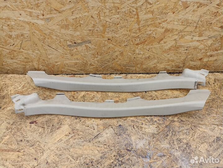 Обшивка задней стойки Lexus IS250