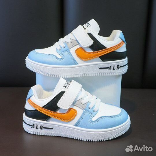 Кроссовки детские новые