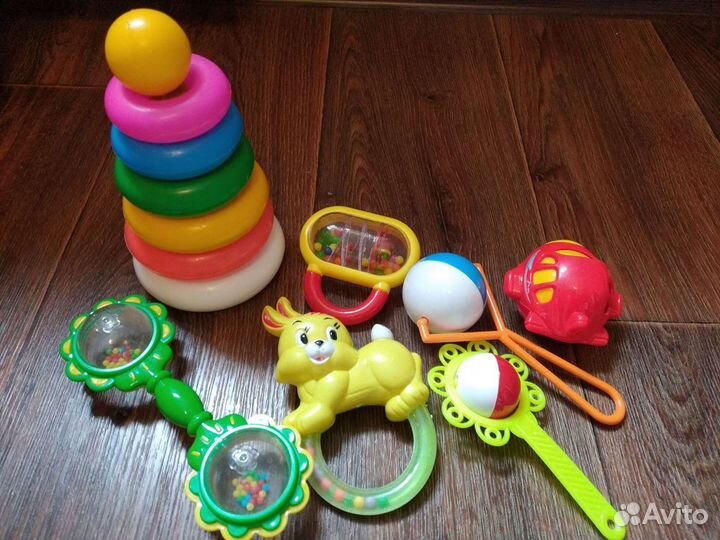 Круг для плавания, горка, игрушки