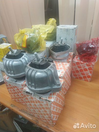 Подушка двигателя бмв (BMW)