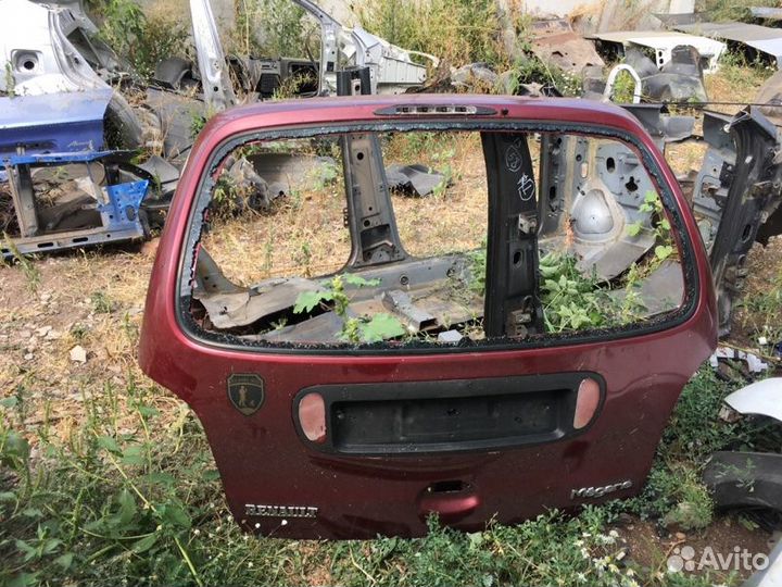 Дверь багажника задняя Renault Scenic компактвэн