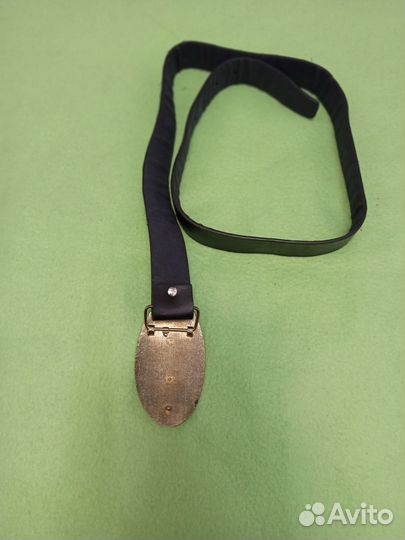 Ремень с ящерицей на пряжке