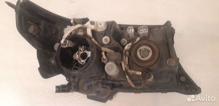 Фара Toyota Land Cruiser 200