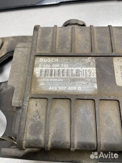 Блок уроавления двигателем 443907403G