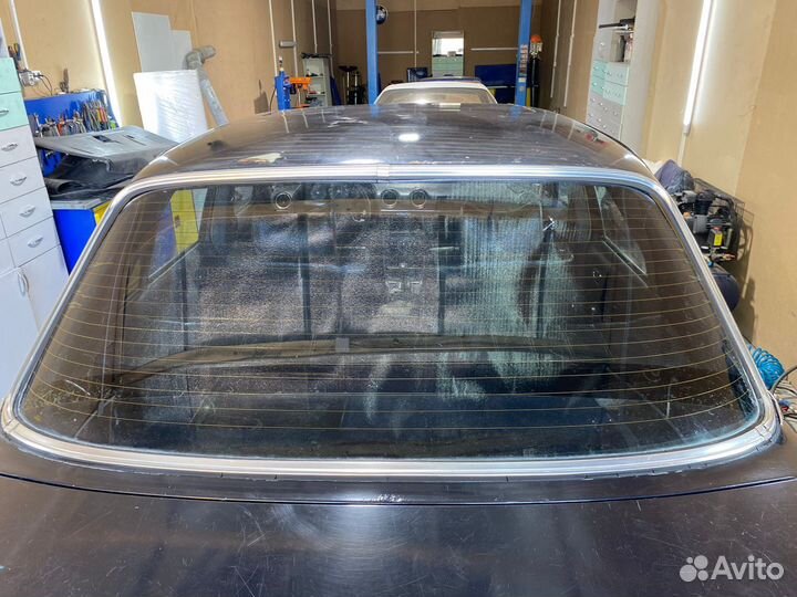 Заднее ветровое стекло Mercedes W123