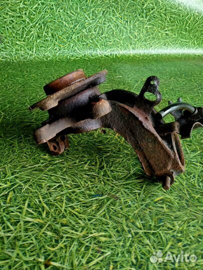 Кулак поворотный передний правый для Пежо 306 1998