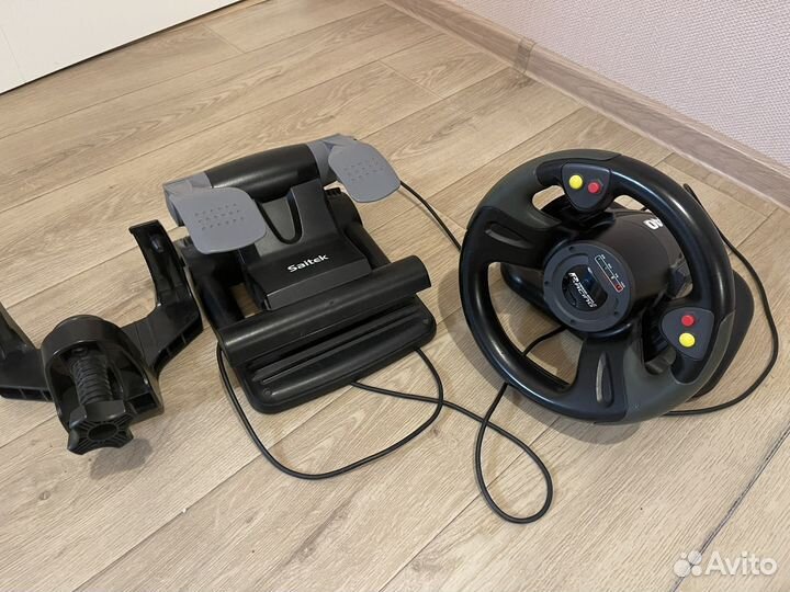 Игровой руль с педалями
