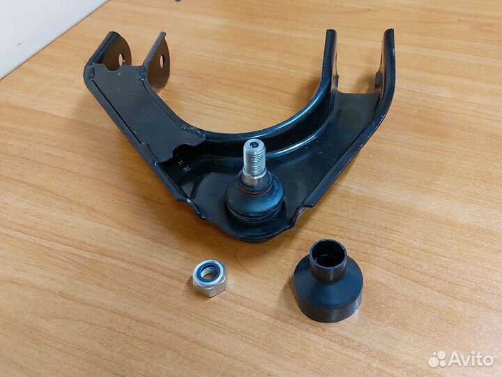 Додж стратус передний правый рычаг