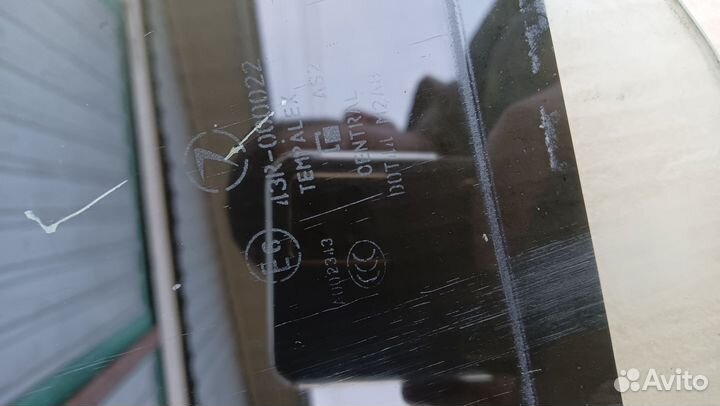 Стекло задней левой двери