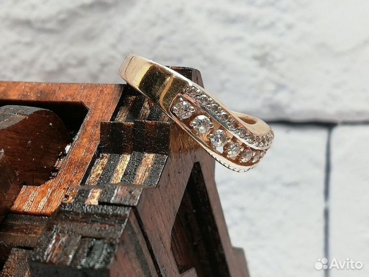 Золотое кольцо 585, массой 3.4 грамма. (Р17.5)