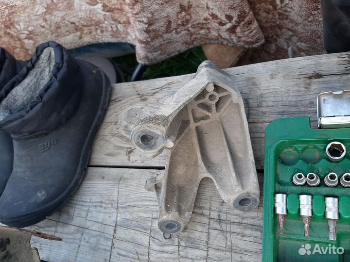 Кронштейн крепления кпп ford focus 1