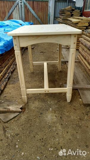 Стол кухонный