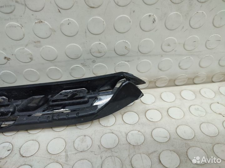 Молдинг бампера правый Volkswagen Touareg 3 CR