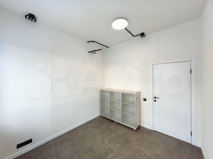 Офис с большим окном, 10.1 м²