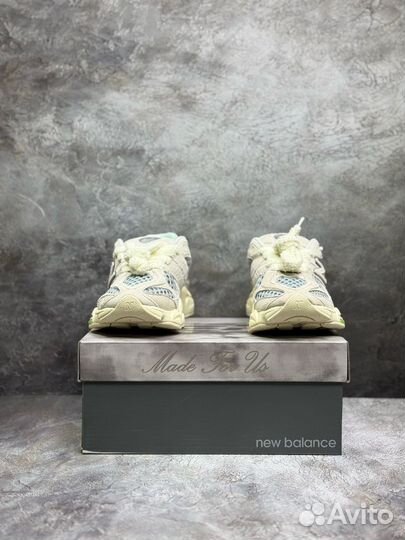 Кроссовки женские