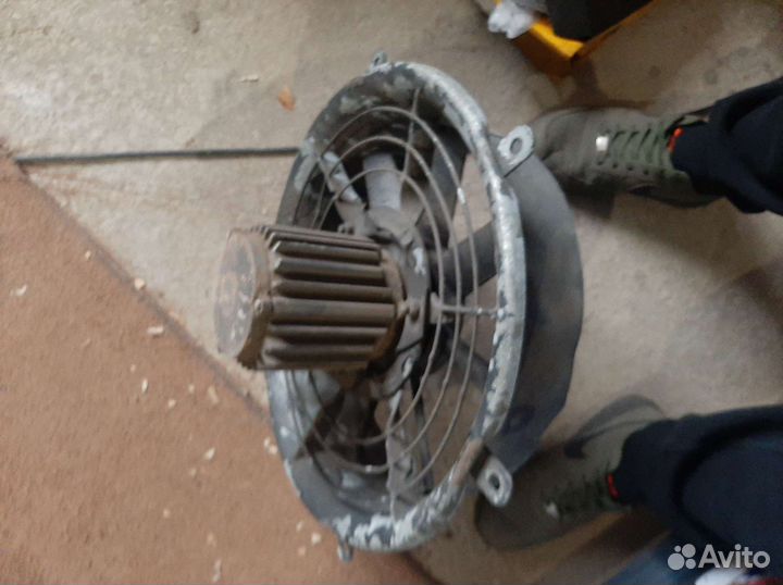 Электродвигатель для вытяжки