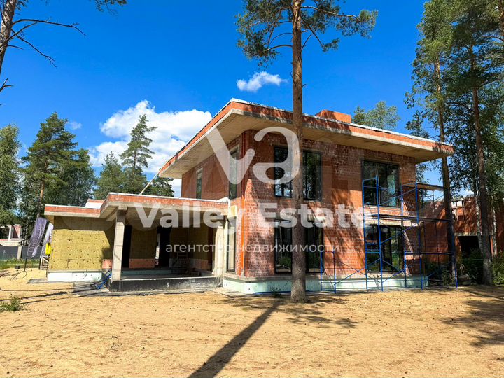 Дом 454,2 м² на участке 12,6 сот.