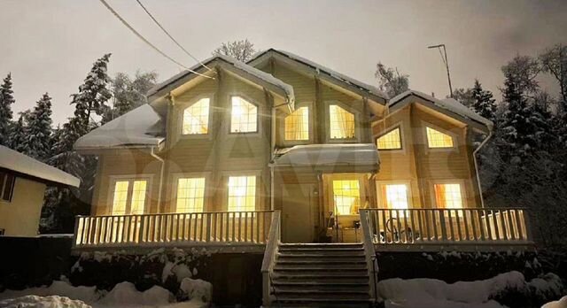 Дом 220 м² на участке 10 сот.