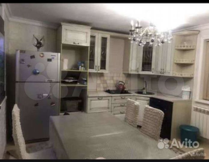 3-к. квартира, 80 м², 1/3 эт.