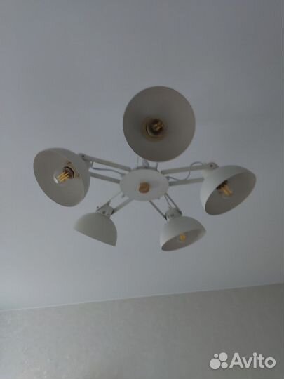 Люстра металлическая