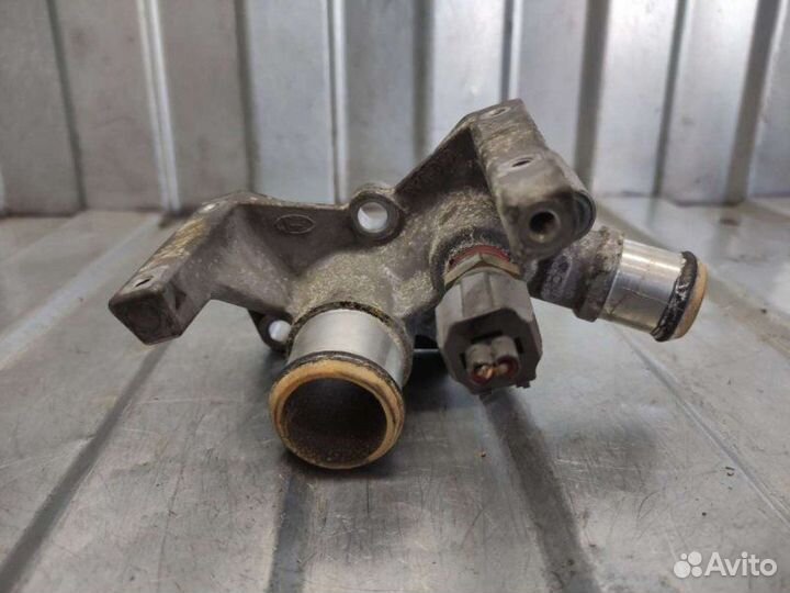 Фланец (тройник) системы охлаждения Ford Focus 2