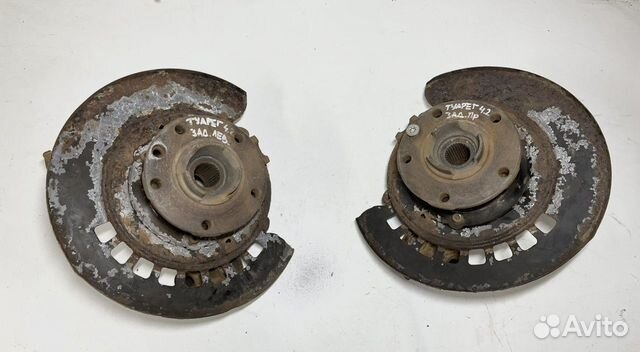 Кулак со ступицей задний Volkswagen Tuareg 2005