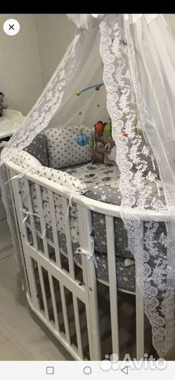 Детская кроватка с маятником