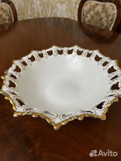 Ваза для фруктов на ножке