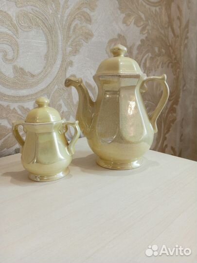 Кофейник и молочник
