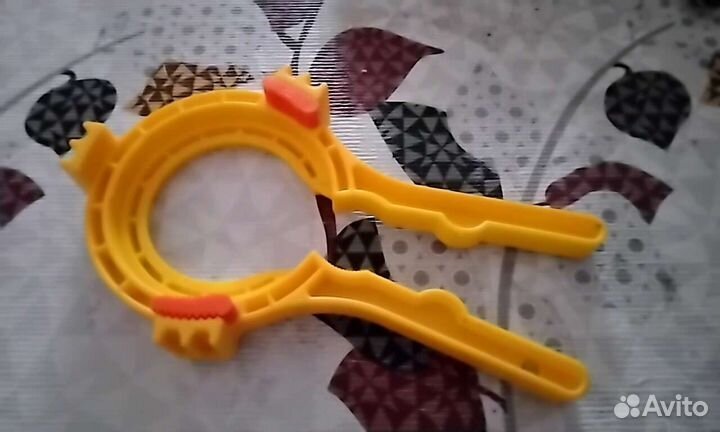 Открывалка для винтовых крышек,универсальная,новая