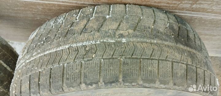 Bridgestone Blizzak VRX 215/50 R17 30G