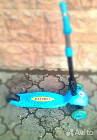 Самокат трёхколёсный