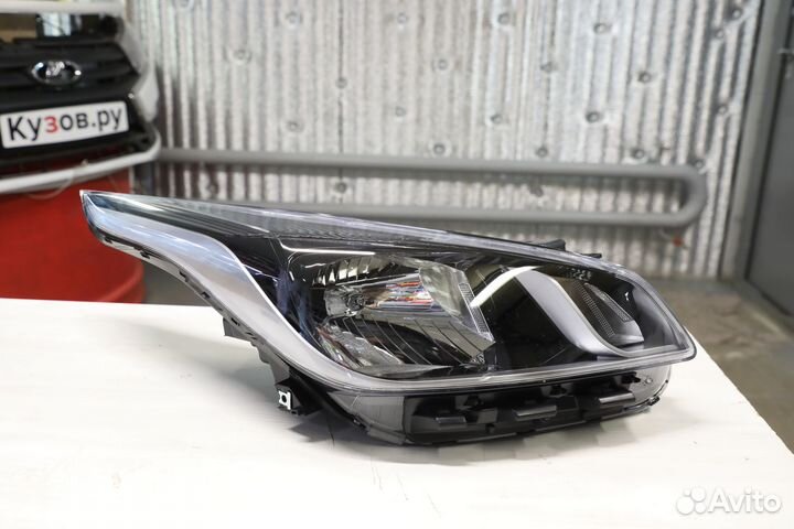 Фара правая Киа Рио Kia Rio 4 с 2017 года