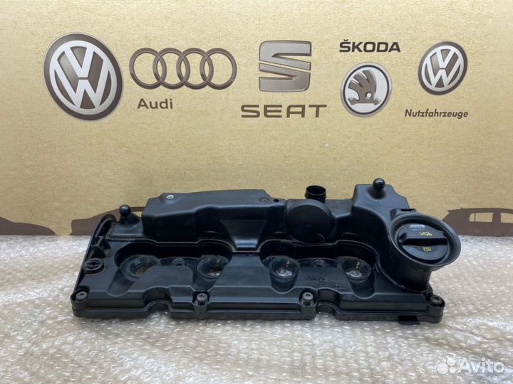 Крышка головки блока цилиндров Skoda Octavia A7