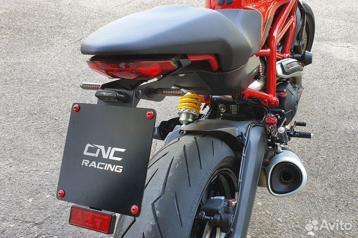 Ducati Monster держатель номера CNC Racing