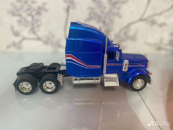 Модель тягача Peterbilt 379 Welly 1:32