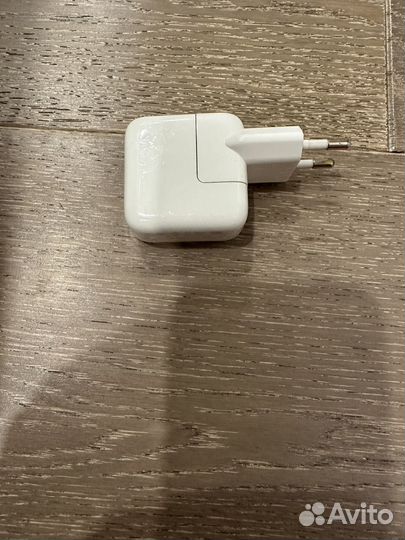 Адаптер для зарядки iPhone