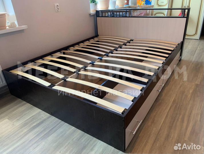 Кровать двуспальная