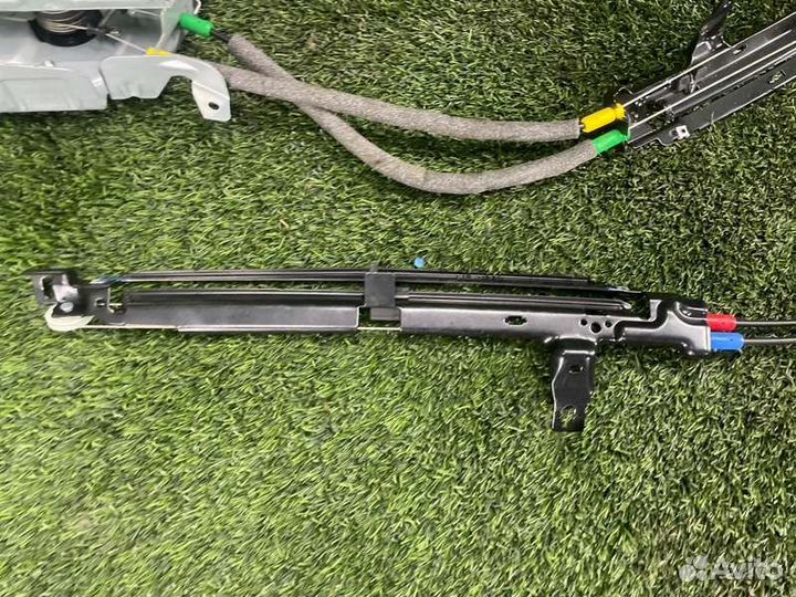 Направляющая шторки багажника задняя Bmw 5 F11