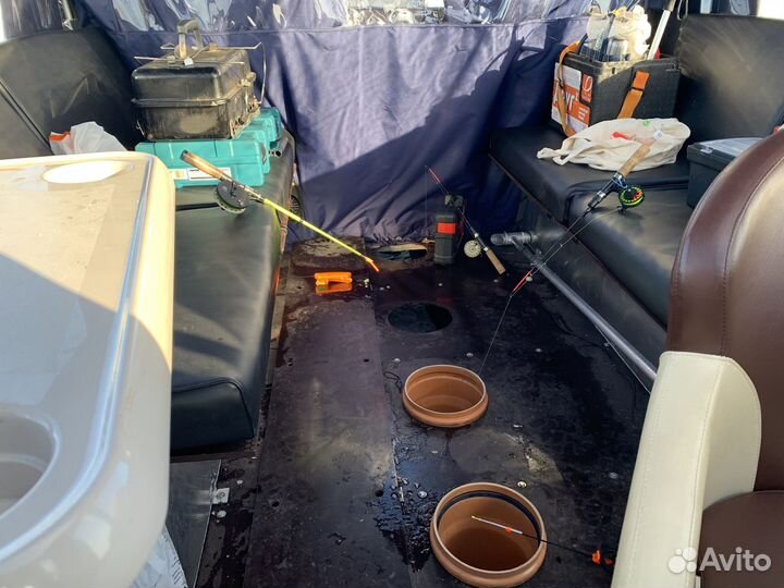 Аэродом для зимней рыбалки с лунками внутри кабины