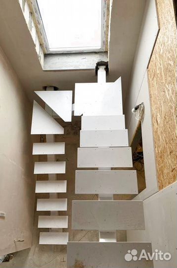 Лестница для коттеджа на заказ