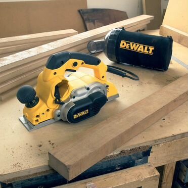 Рубанок DeWalt D26500-QS