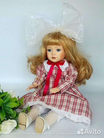 Кукла фарфоровая коллекционная