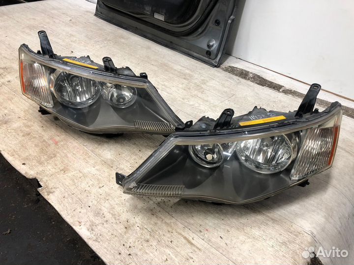 Фара Mitsubishi Outlander Xl 2009