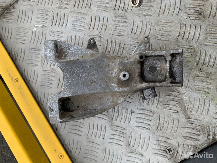 Кронштейн двигателя Bmw X6M E71 S63B44A 2009