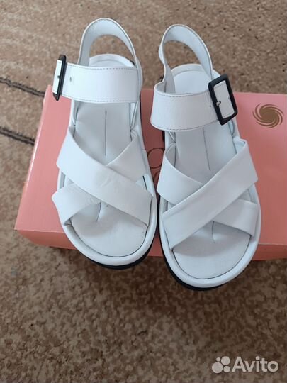 Кожаные босоножки для девочки 36 размер