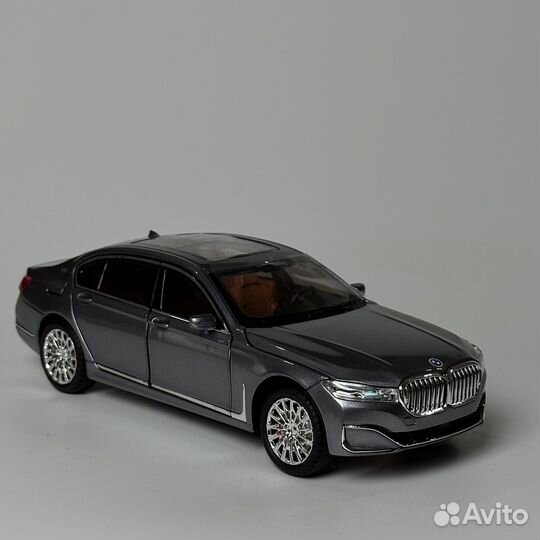 Модель машины 1:24 BMW 7 бмв 7