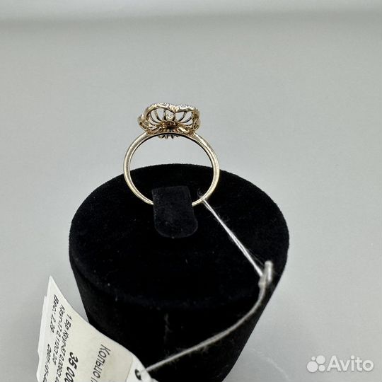 Золотое кольцо с бриллиантом