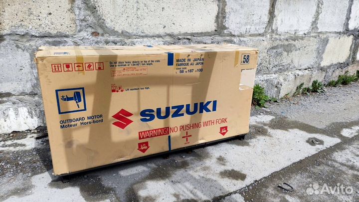 Мотор лодочный Suzuki DF90ATL белый во Владивосток